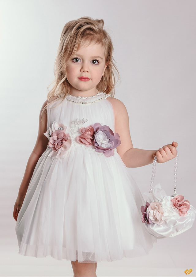 Çantalı Boyundan Bantlı İşlemeli Bebe