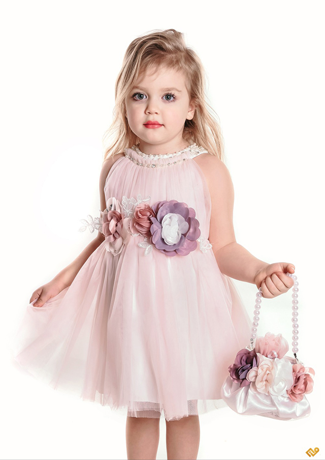 Çantalı Boyundan Bantlı İşlemeli Bebe